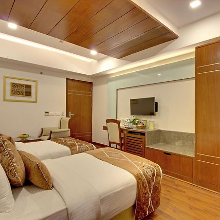 Hotel Swaran Palace Delhi  Exterior photo