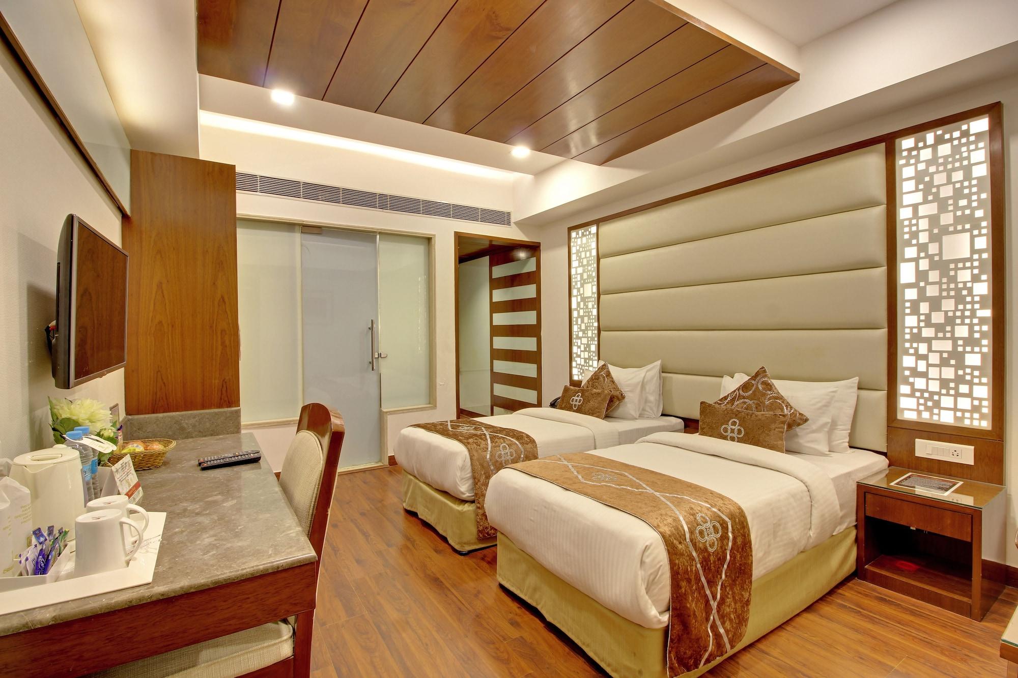 Hotel Swaran Palace Delhi  Exterior photo