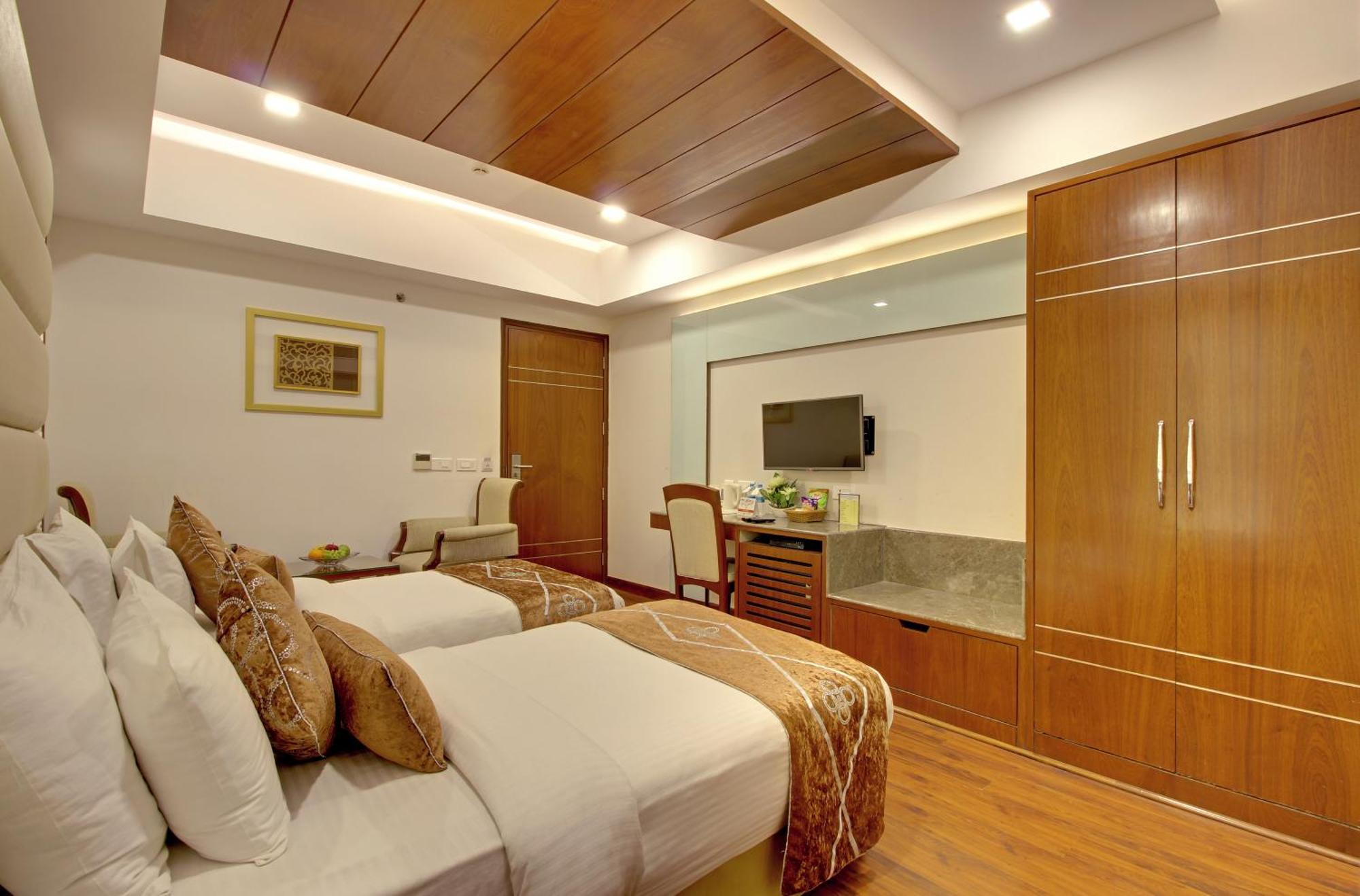 Hotel Swaran Palace Delhi  Exterior photo