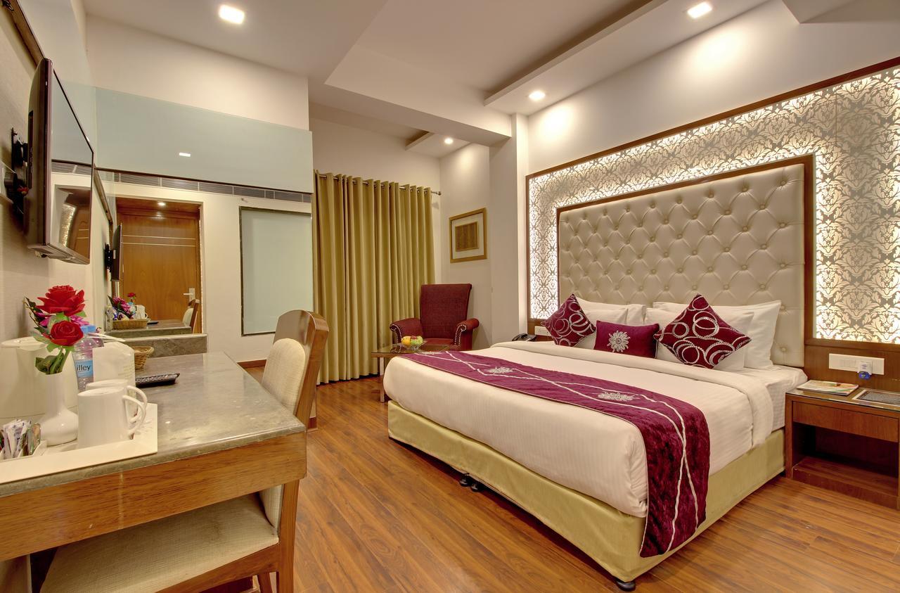 Hotel Swaran Palace Delhi  Exterior photo