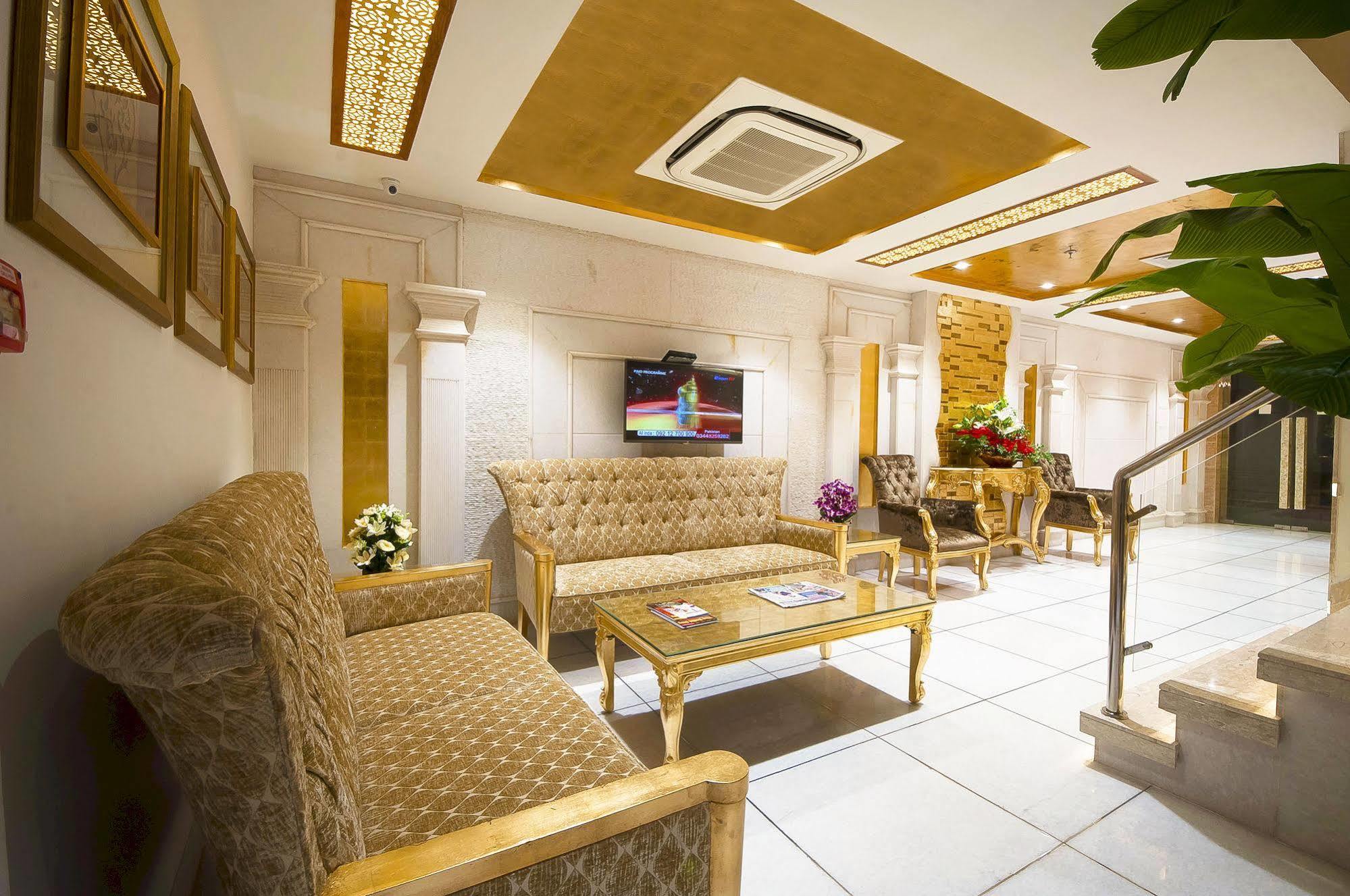 Hotel Swaran Palace Delhi  Exterior photo