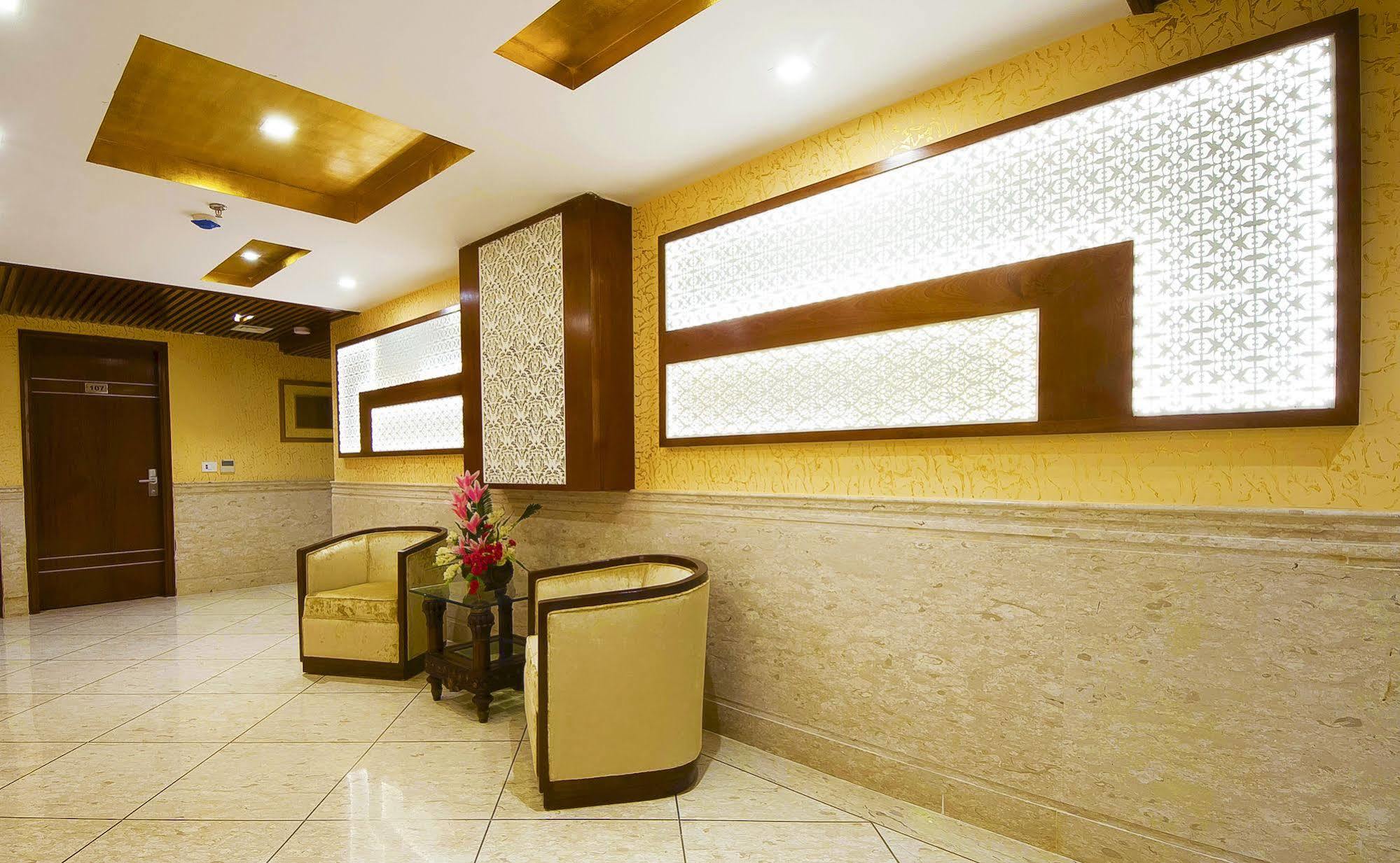 Hotel Swaran Palace Delhi  Exterior photo
